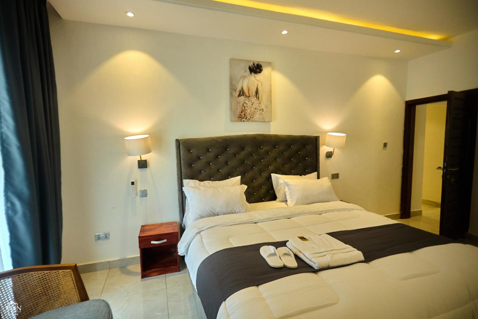 Aiden Homes And Apartments Hotel Koforidua ภายนอก รูปภาพ