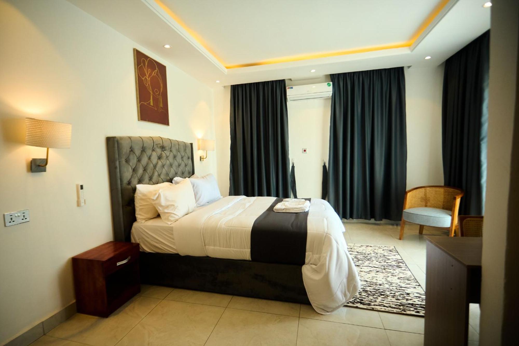 Aiden Homes And Apartments Hotel Koforidua ภายนอก รูปภาพ