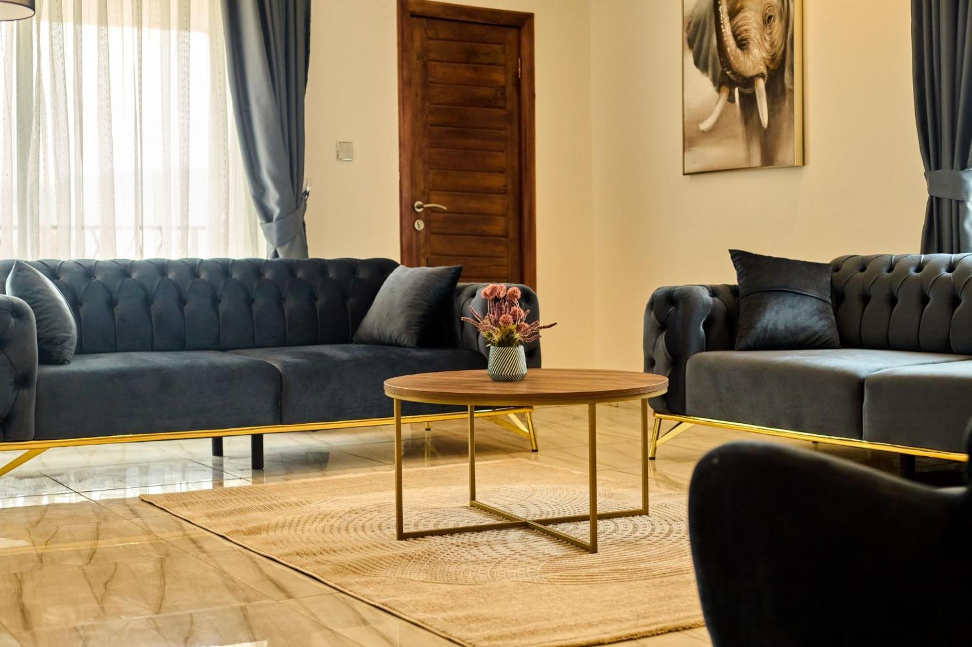 Aiden Homes And Apartments Hotel Koforidua ภายนอก รูปภาพ