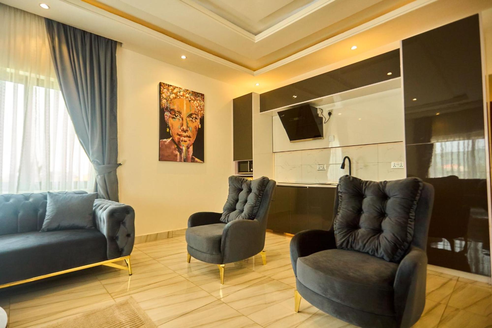 Aiden Homes And Apartments Hotel Koforidua ภายนอก รูปภาพ