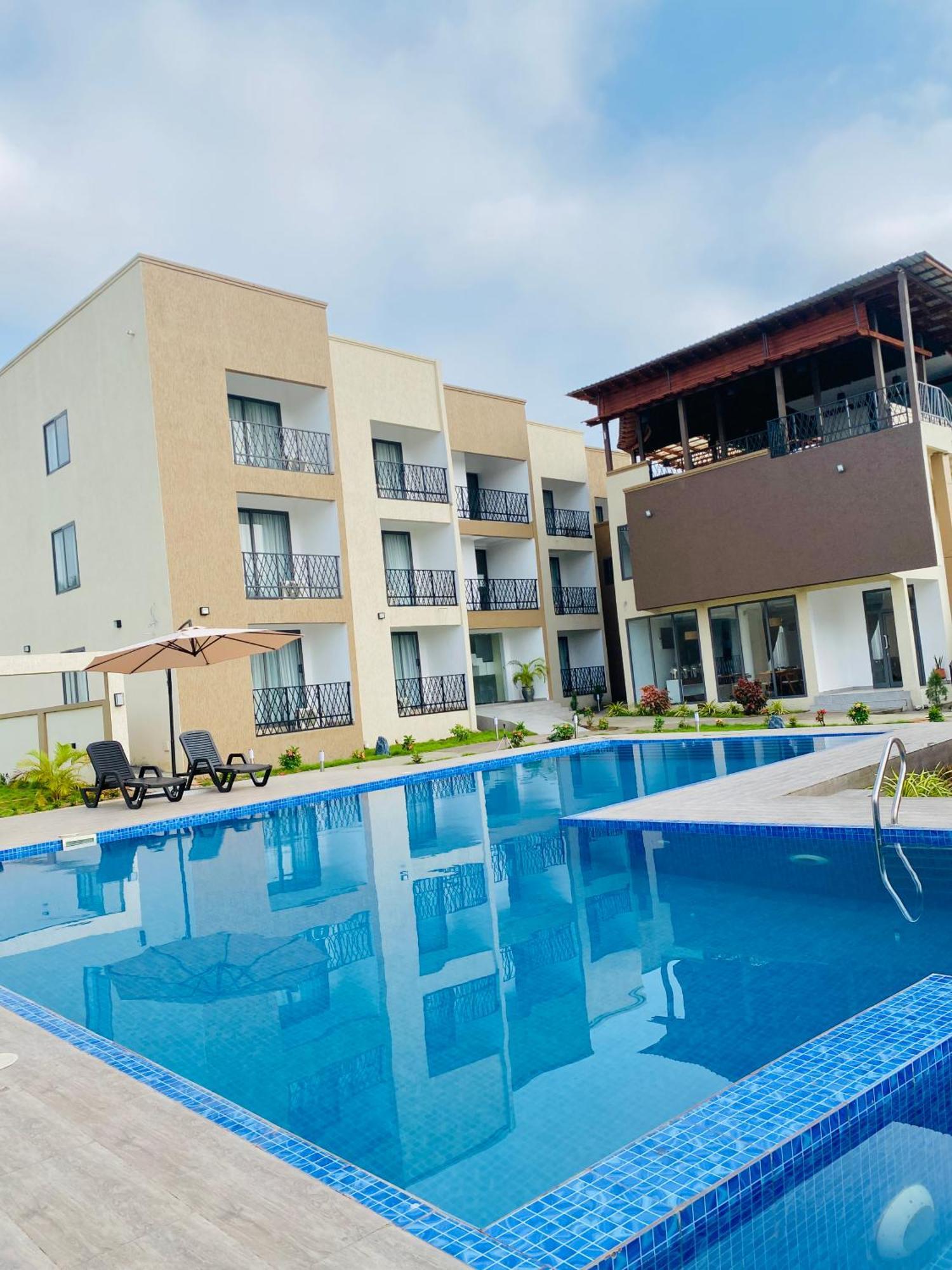 Aiden Homes And Apartments Hotel Koforidua ภายนอก รูปภาพ