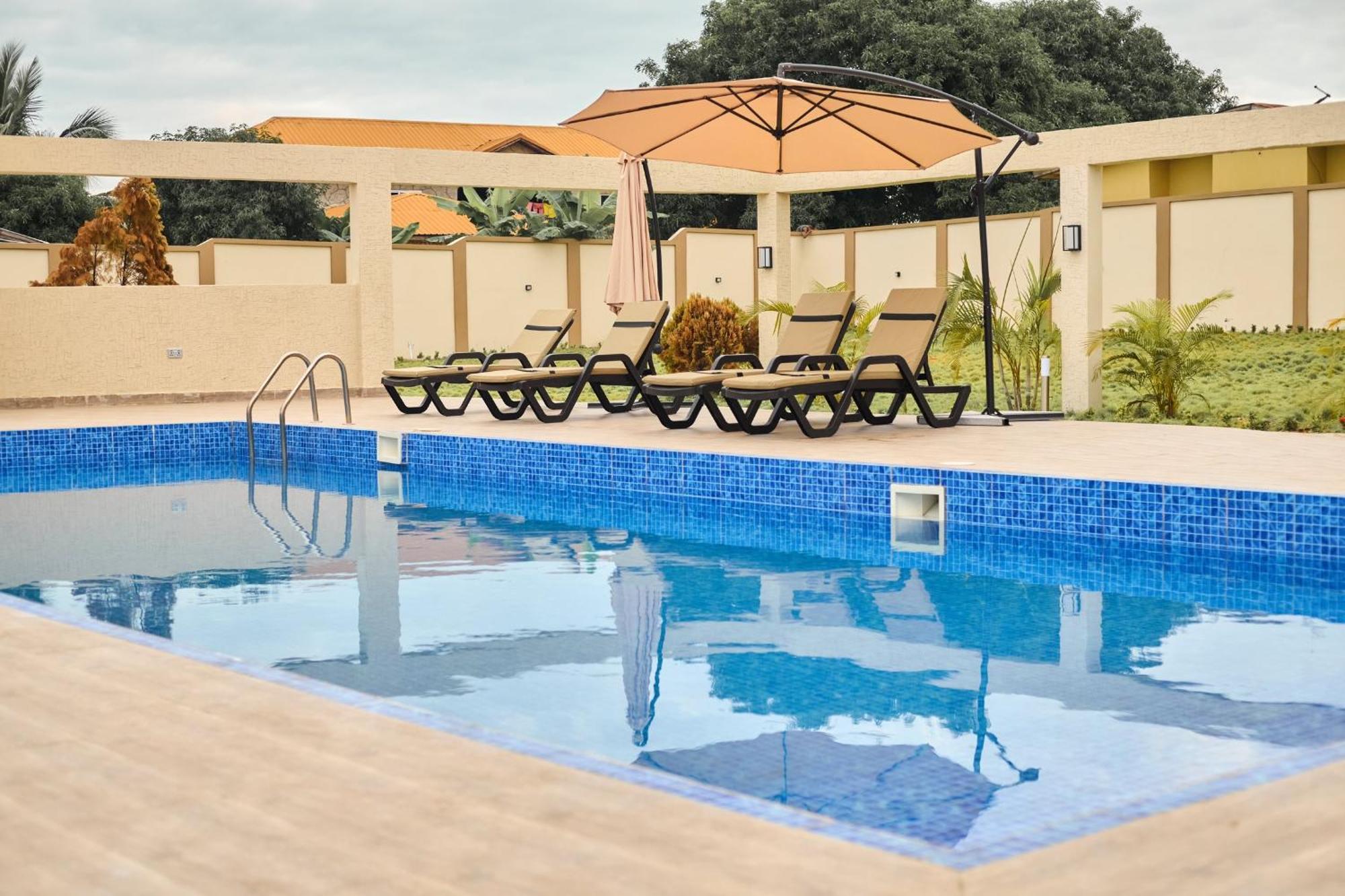 Aiden Homes And Apartments Hotel Koforidua ภายนอก รูปภาพ