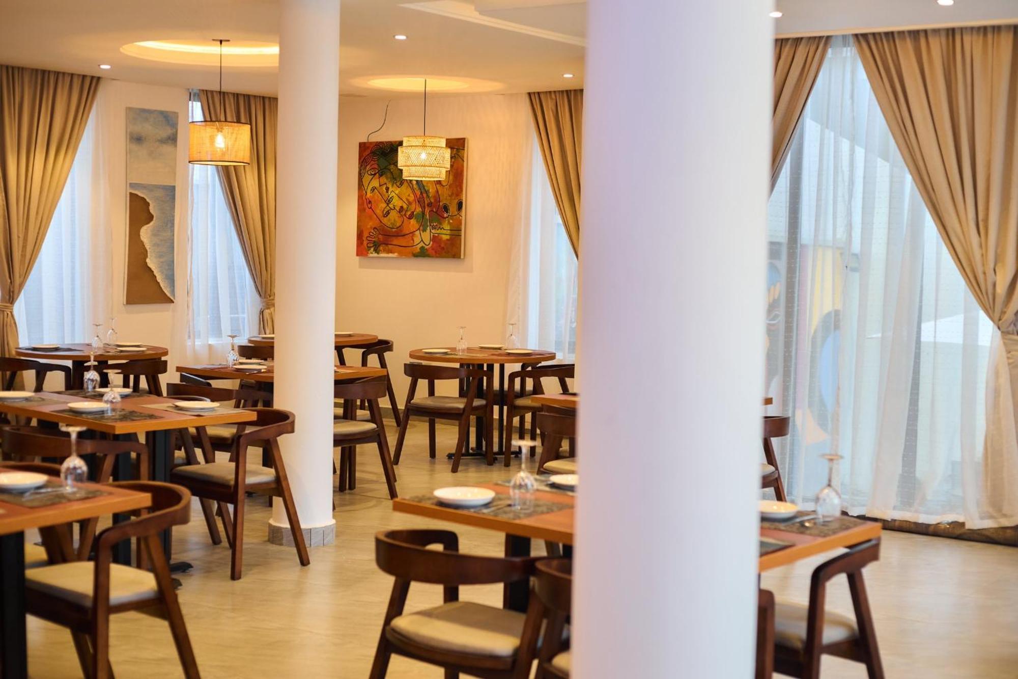 Aiden Homes And Apartments Hotel Koforidua ภายนอก รูปภาพ