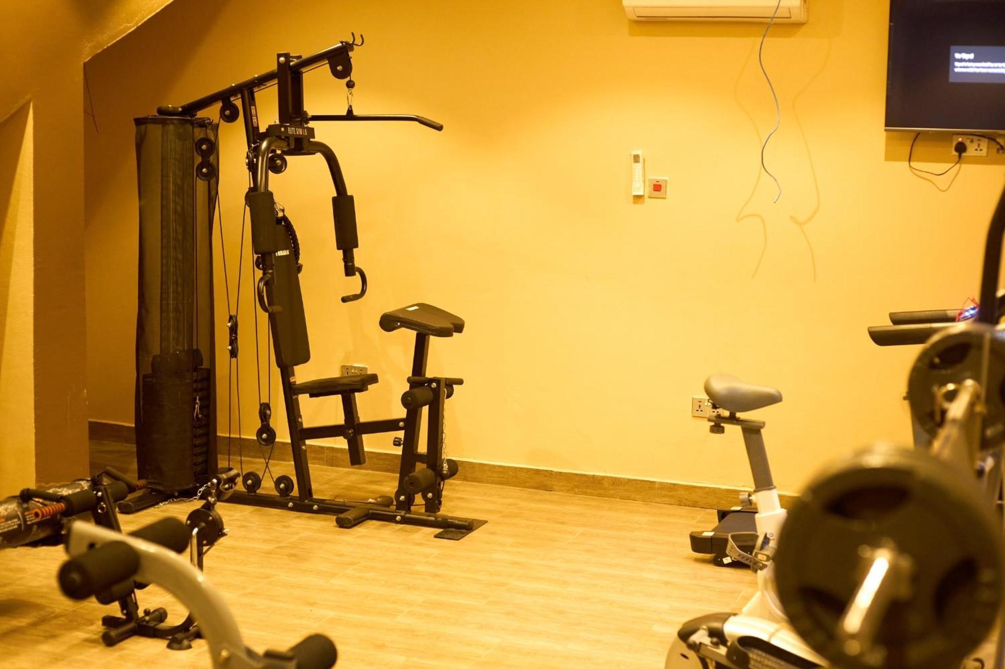 Aiden Homes And Apartments Hotel Koforidua ภายนอก รูปภาพ
