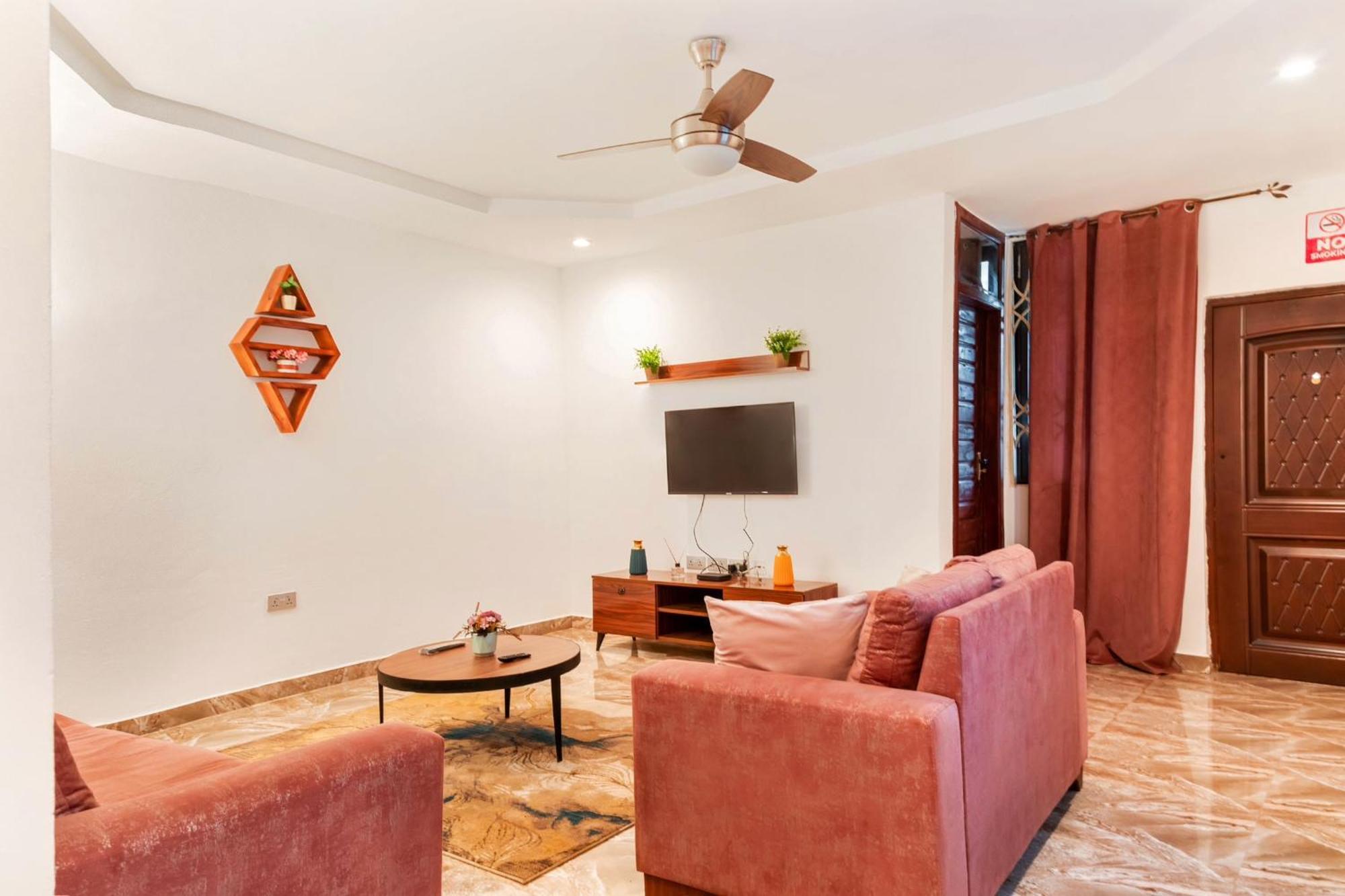Aiden Homes And Apartments Hotel Koforidua ภายนอก รูปภาพ