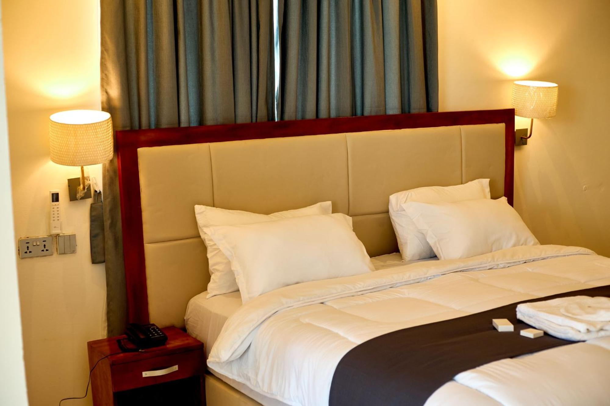 Aiden Homes And Apartments Hotel Koforidua ภายนอก รูปภาพ