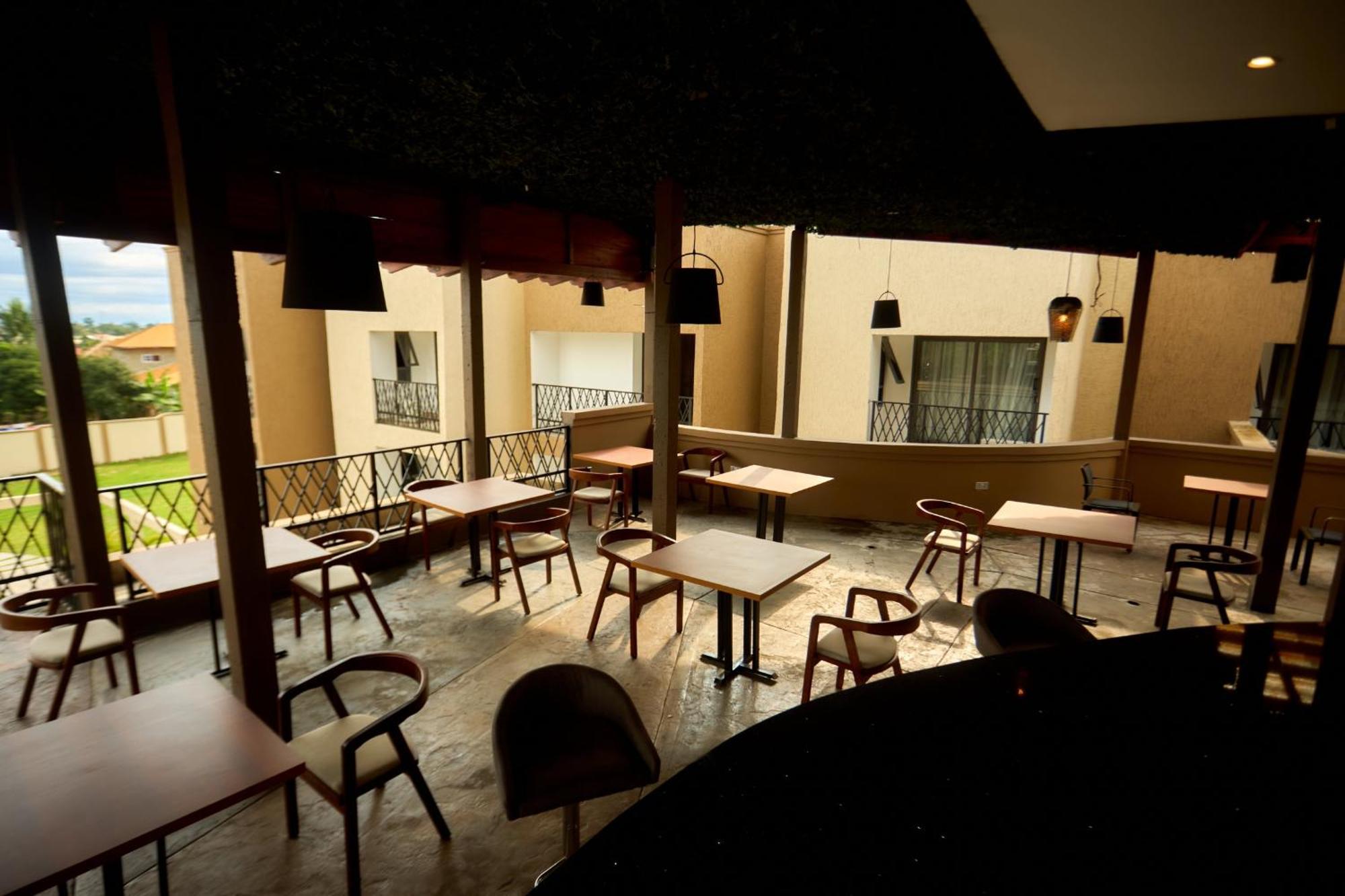 Aiden Homes And Apartments Hotel Koforidua ภายนอก รูปภาพ