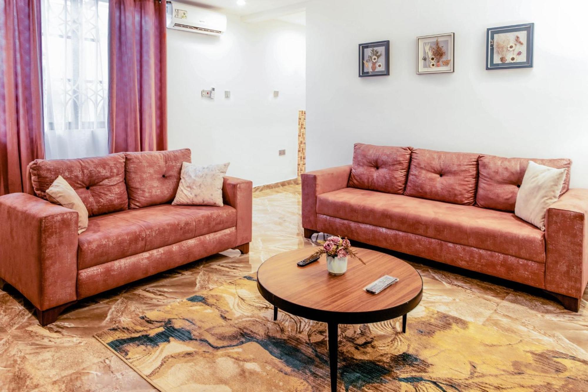 Aiden Homes And Apartments Hotel Koforidua ภายนอก รูปภาพ