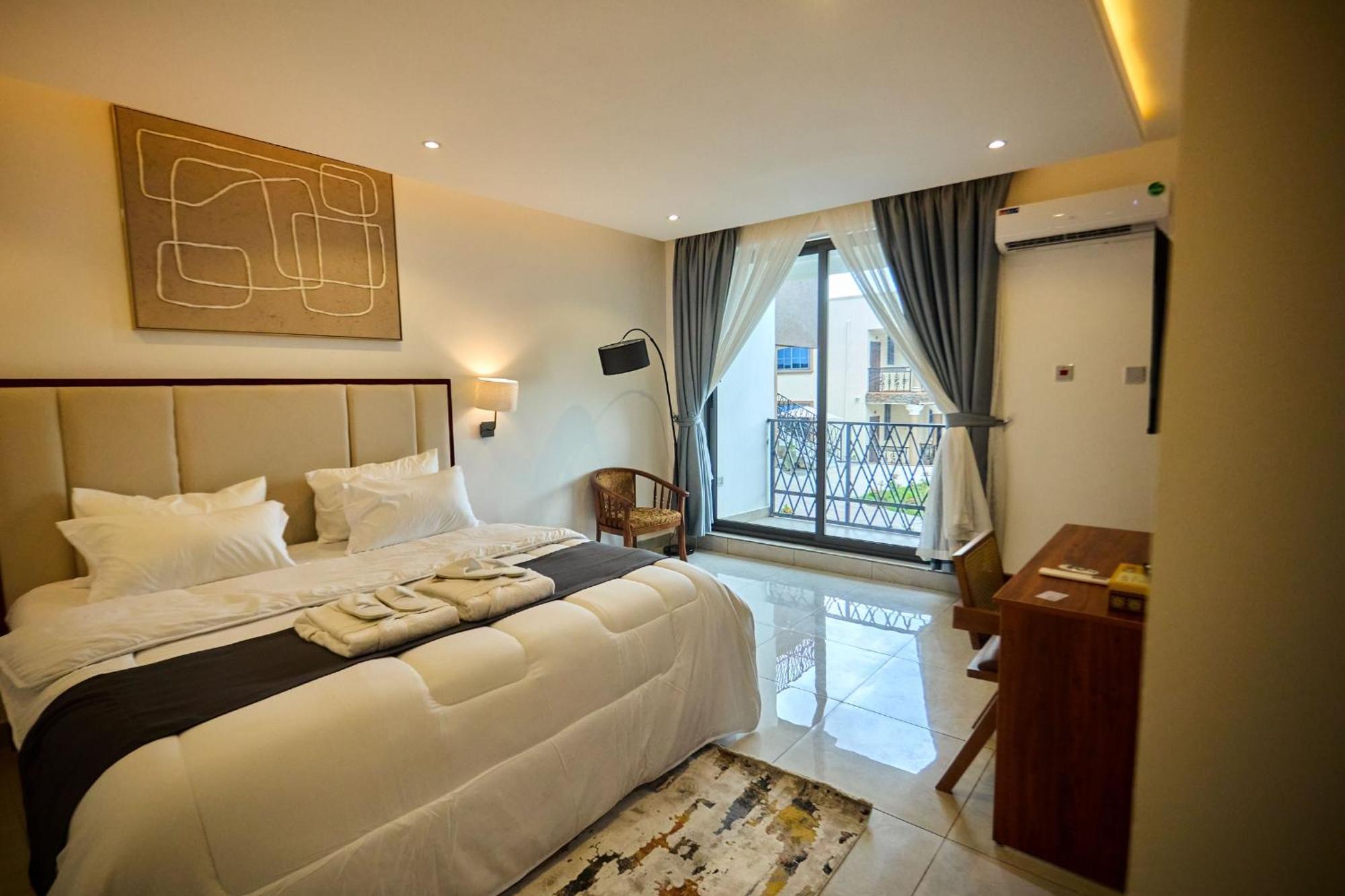 Aiden Homes And Apartments Hotel Koforidua ภายนอก รูปภาพ