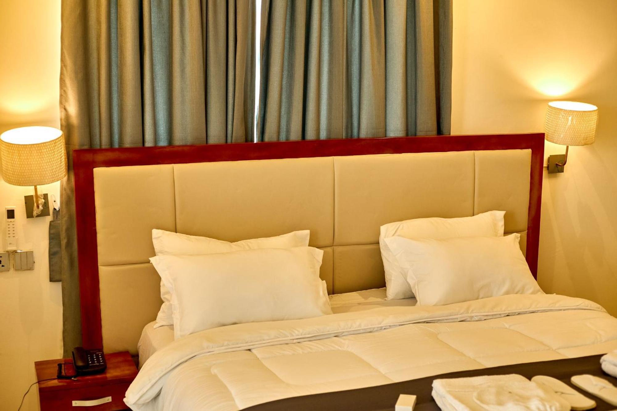 Aiden Homes And Apartments Hotel Koforidua ภายนอก รูปภาพ