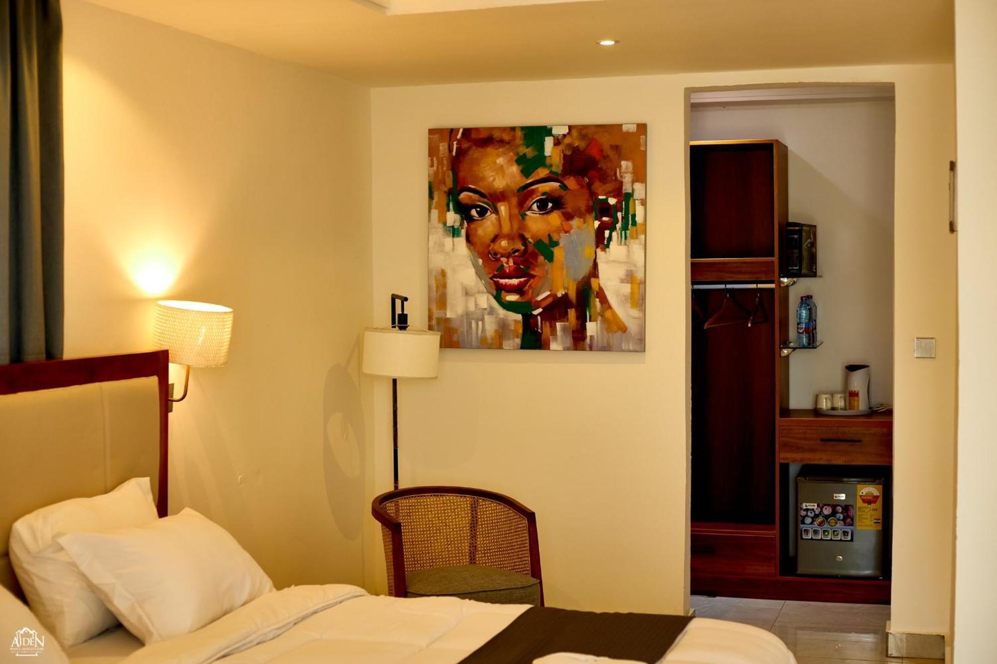 Aiden Homes And Apartments Hotel Koforidua ภายนอก รูปภาพ
