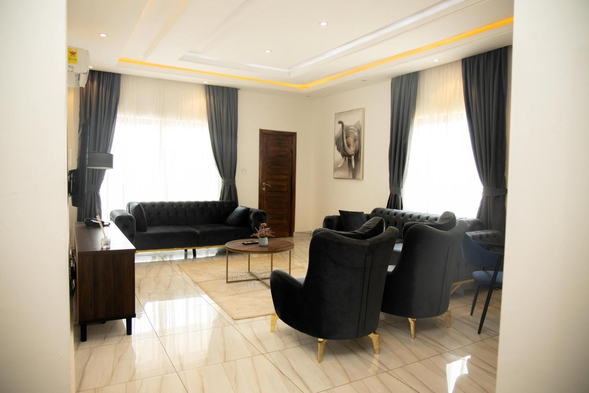 Aiden Homes And Apartments Hotel Koforidua ภายนอก รูปภาพ
