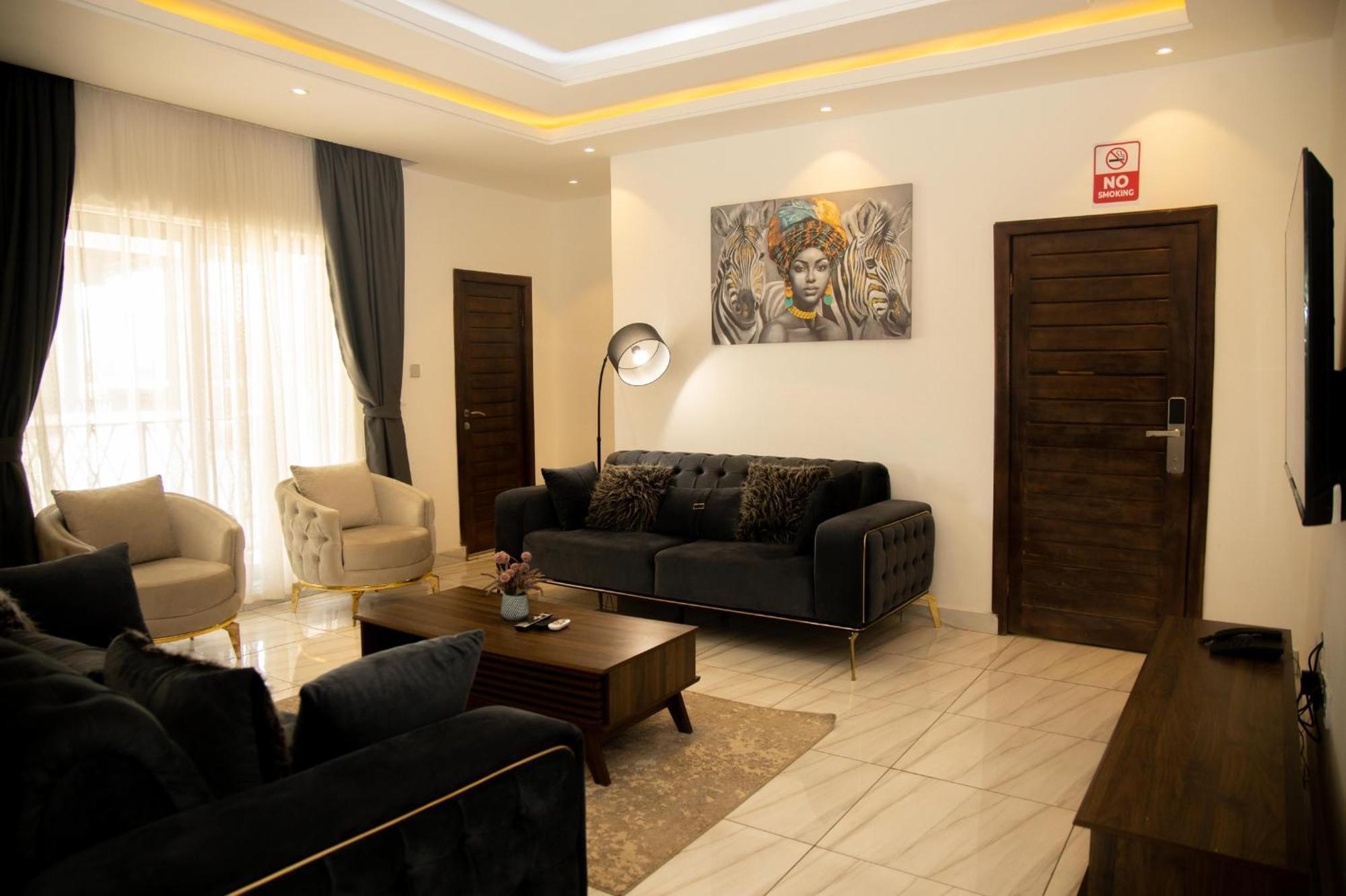 Aiden Homes And Apartments Hotel Koforidua ภายนอก รูปภาพ